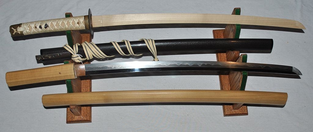 Samurai fashion guide – Should you wear your sword blade-up or