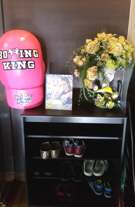 Boxing King Muay Thai - entrance and shoe rack